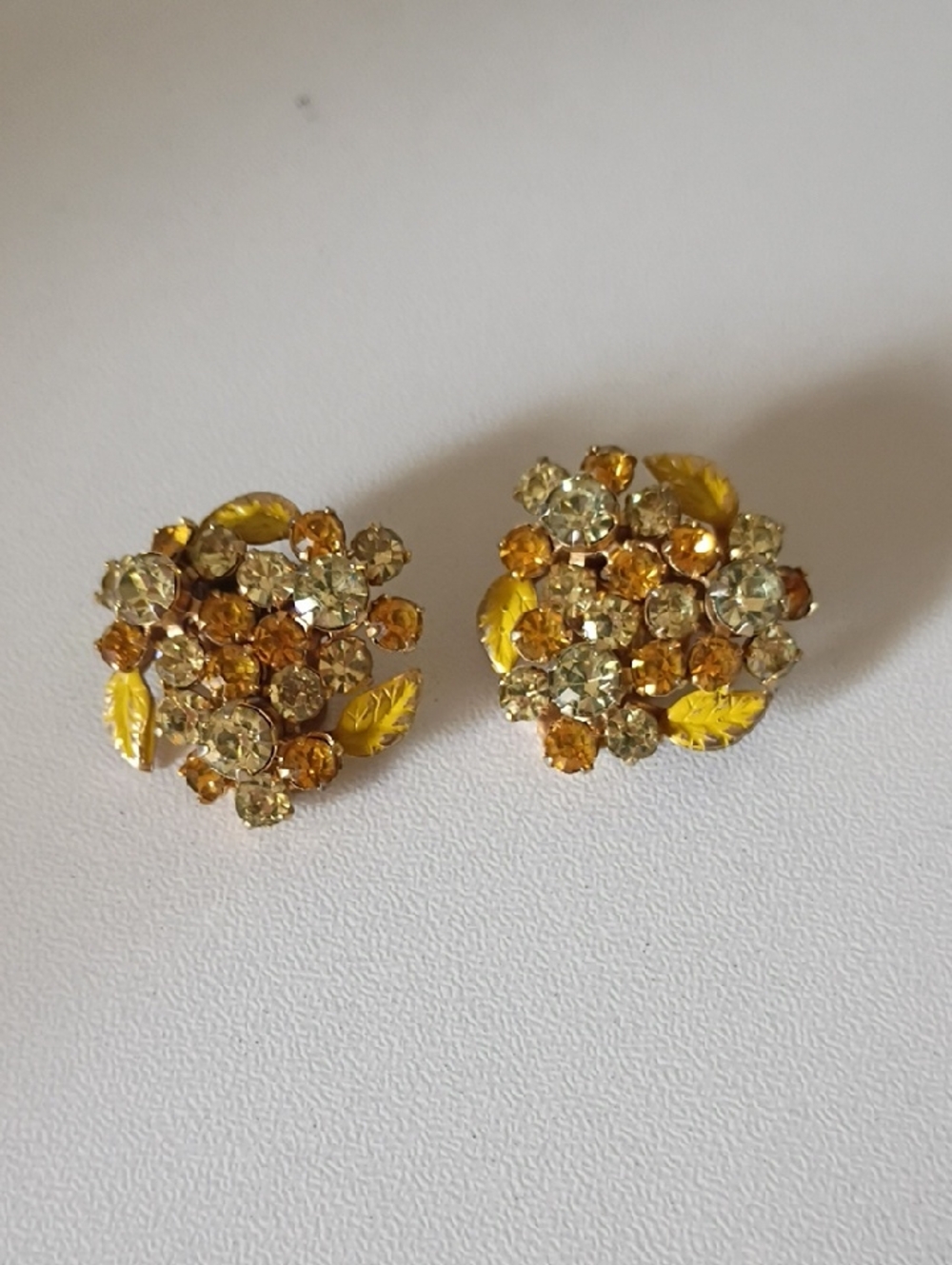 Weiss NY Earrings Amber Brown Rhinestones Dark Leaves Clip On Vintage Gold Tone
